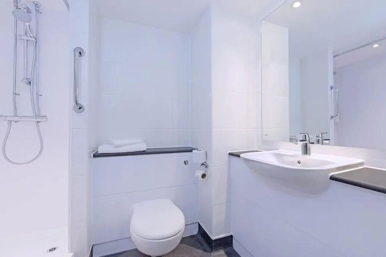Mercure London Gatwick Airport Horley Dış mekan fotoğraf